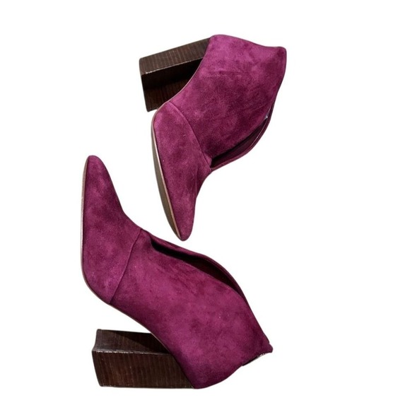 Vince Camuto Women's Suede Ankle Booties Plum Size 8 Pointed Toe - Picture 3 of 9